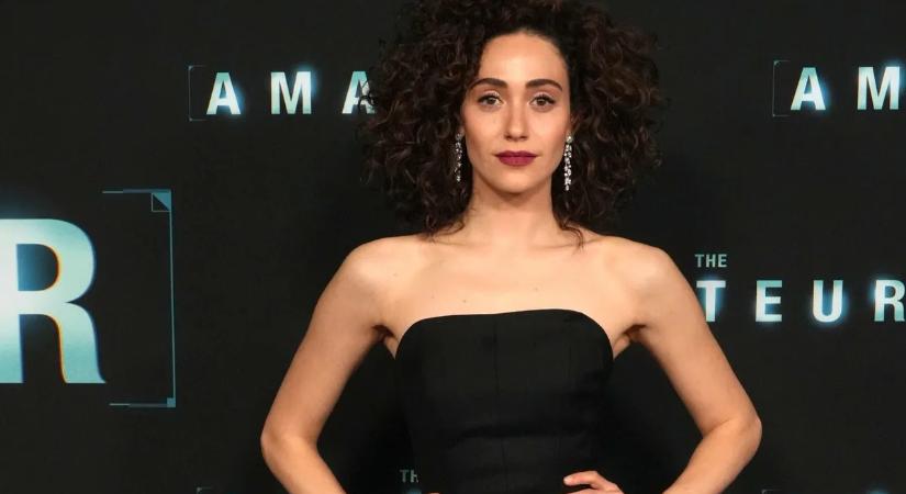 Az amerikai színésznő, Emmy Rossum az elegánsan dögös, buja szépség megtestesítője — szexi galéria