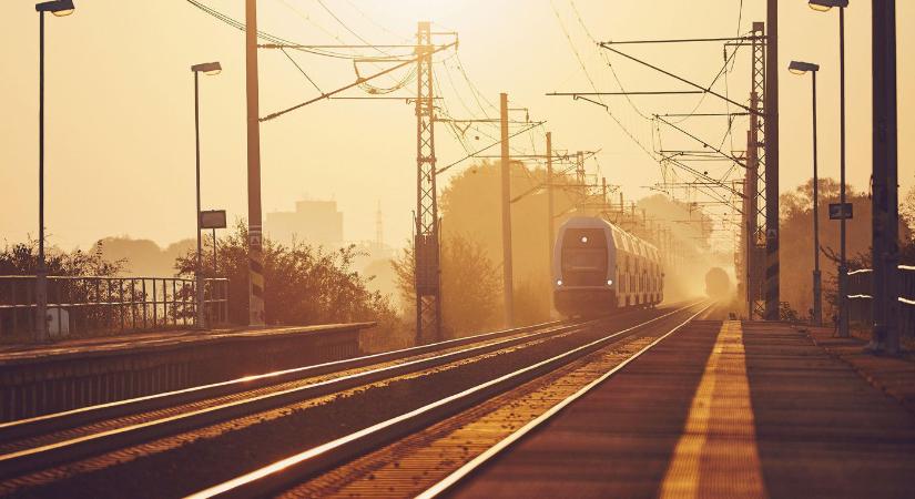 Lesifotó került elő a MÁV aranyozott szupervonatáról, milliárdokat ért a királyok vonata