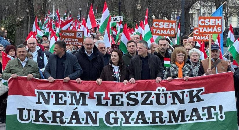 Orbán Viktor Kecskeméten: Hétfőn sem lassít a miniszterelnök országjárása, megtelt a Fő tér