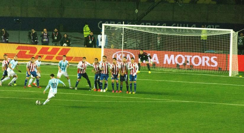 Messi már Pelét is megelőzte: szabadrúgásból ír új futballtörténelmet