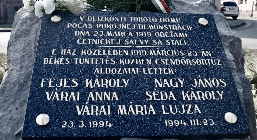 107 évvel ezelőtt történt a zselízi sortűz gyalázata