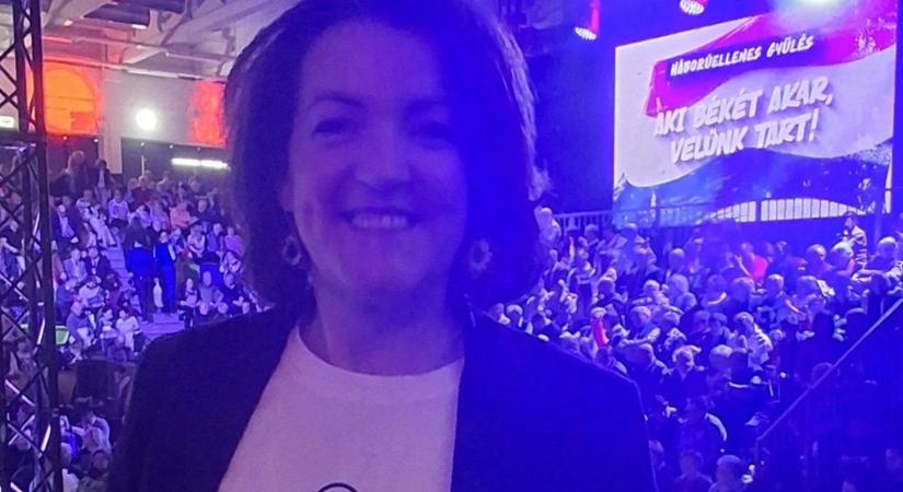 Műkörmös, borostás, műszempillás férfit látott fizetni a sárvári Lidlben az egyik helyi fideszes önkormányzati képviselő