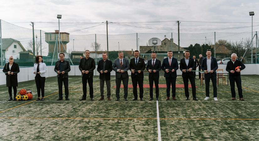 Új sportlétesítményt adtak át Csatán