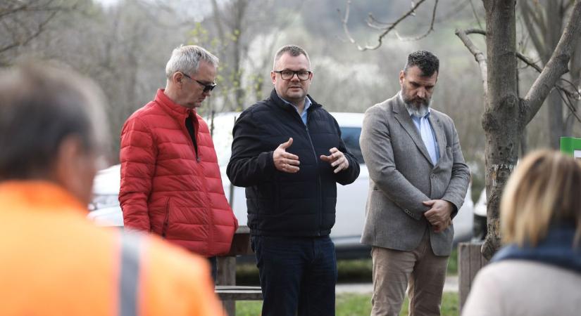 Örülnek a pannonhalmiak, végre megújul a hosszú utca Tóthegyen - fotók