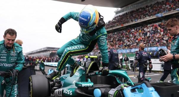 Irigység, szégyen, veszély beugrás: hétfői F1-es hírek