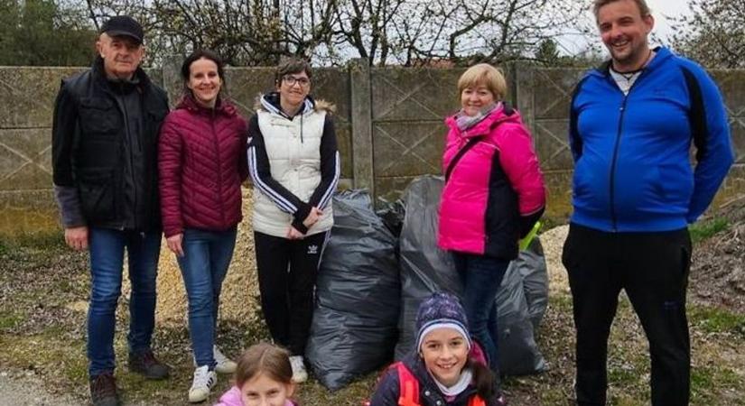 Megtisztították a rábaközi faluba vezető utat a hulladéktól