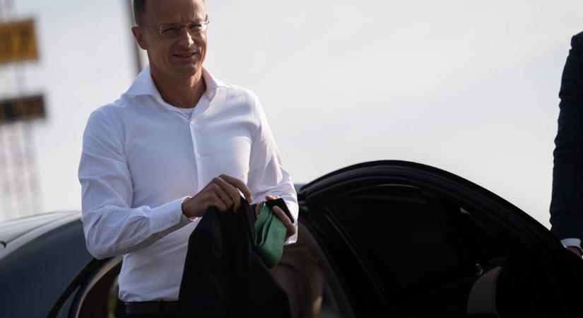 Szijjártó: természetes, ha külföldi miniszter segítséget kér kapcsolatfelvételhez