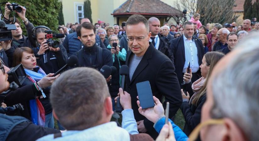 Szijjártó Péter Sárváron nyilatkozott a tiszás ügynökbotrányról