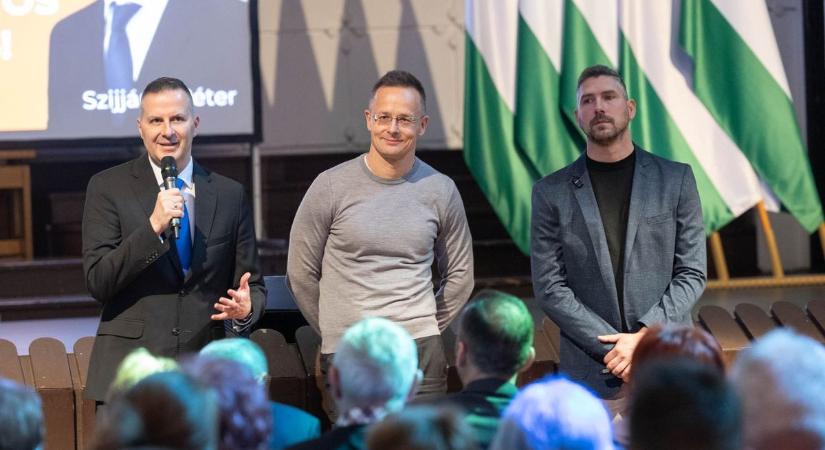 Senki nem szeretne III. világháborút! Országjáró fórumot tartott Zalaegerszegen Szijjártó Péter (galéria)