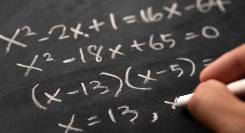 Hatalmas magyar siker! Nemzetközi elismerést kapott Róka Sándor matematikus