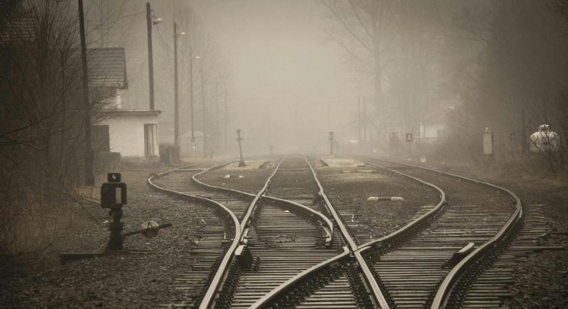 Elgázolt egy embert egy személyvonat a Balaton-parton