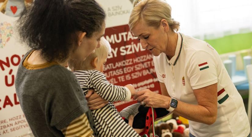 "Három nap alatt tizenkét zsák plüss gyűlt össze" - átadták a gyermekosztálynak az adományokat