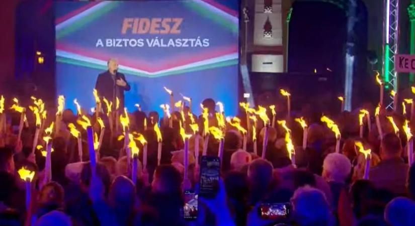 Döbbenetes fotó látott napvilágot: Deák Dániel buktatta le a gyűlölködő tiszásokat Orbán Viktor országjárásán