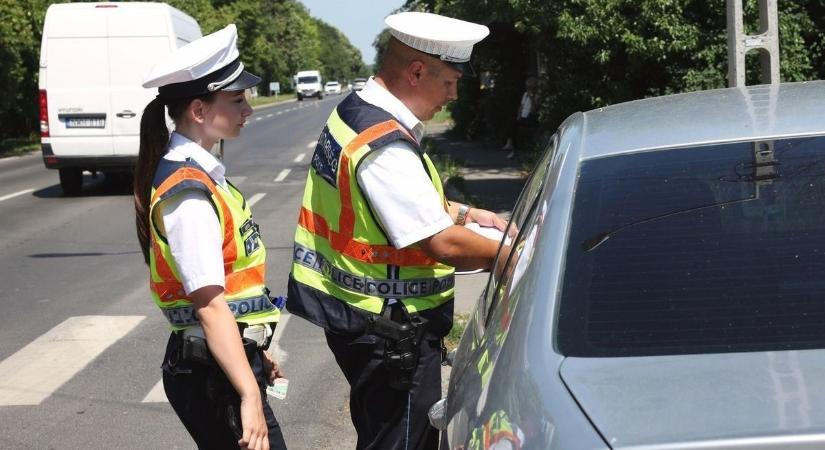 Ezért büntetnek már a pirosnál is: 50 ezer forint és 3 büntetőpont járhat