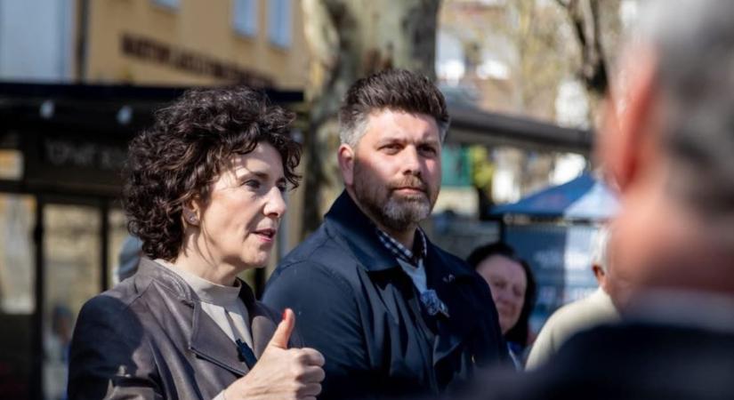 Kék logó, narancs árnyék: A DK tapolcai jelöltje a NER kedvenc badacsonyi borteraszának üzletvezetője