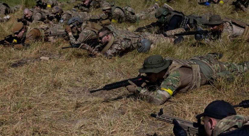 Hivatalosan bejelentették: Európában képzett katonák érkeznek az ukrán frontra