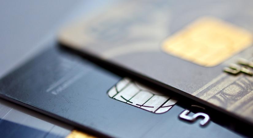 BiztosDöntés.hu: még mindig nem kapkodnak a magyarok a hitelkártyákért