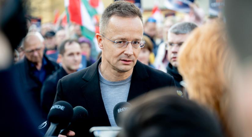 Szijjártó Péter: Én vagyok a hibás, hogy lehallgatnak?