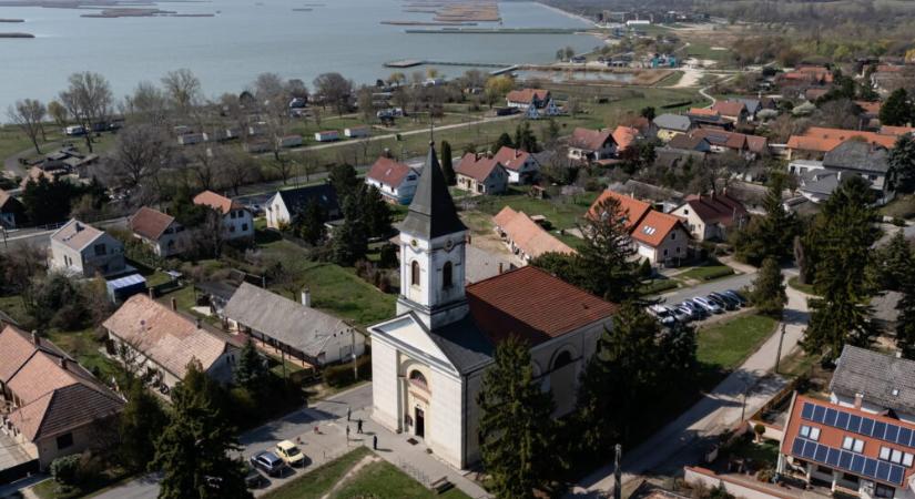 Megújult a Szent István király templom Velencén