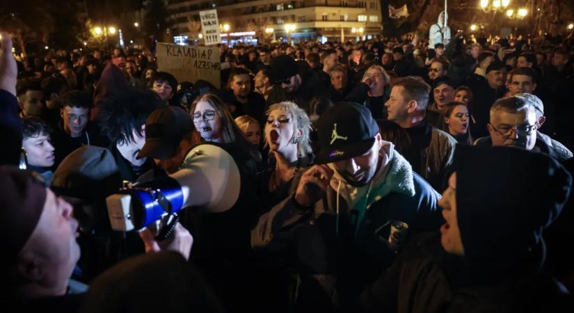 Egyszerre zúgott a Mocskos Fidesz! és a Hajrá Fidesz! Orbán kecskeméti gyűlése alatt