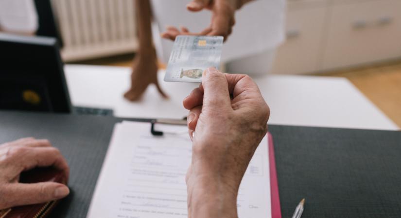 Személyi igazolvány készítés ára 2026-ban: ezekben az esetekben kerül pénzbe a lejárt igazolvány cseréje