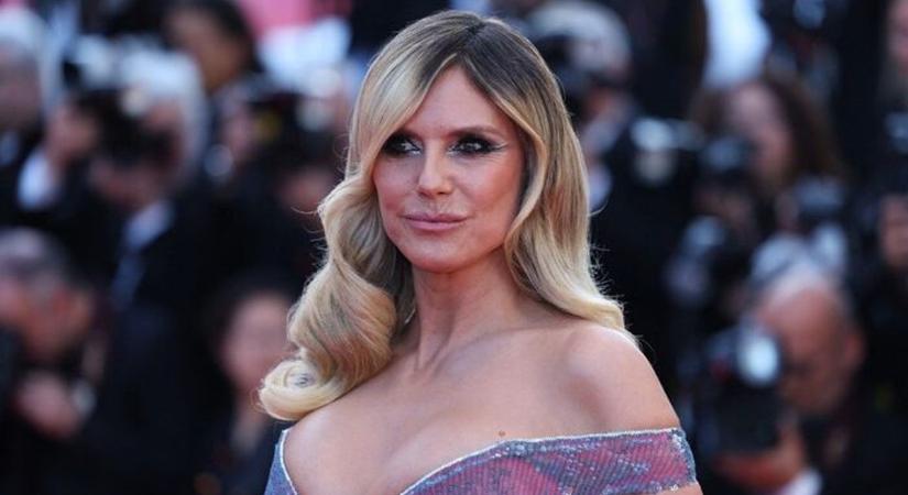 Heidi Klum hatalmas mellekkel húzza fel a cipzárt magára