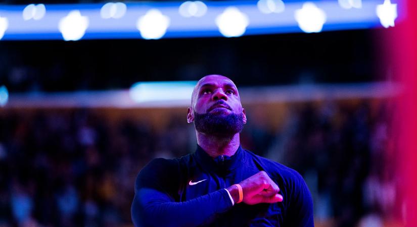 Na kinek volt annyi pénze, hogy saját logós luxusautót vásároljon?