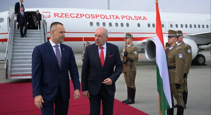 Nawrocki: A lengyelek szeretik a magyarokat, de gyűlölik Vlagyimir Putyint, aki háborús bűnös