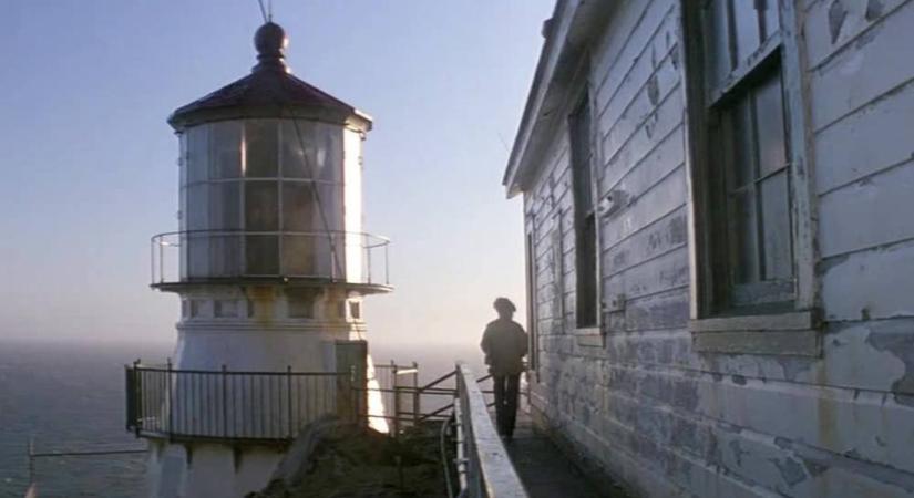 A köd: „Hát minden-minden e világon álomba ködlő furcsa álom?” (E.A.Poe) (kritika)