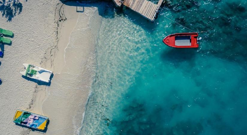 Egyre többen fedezik fel ezt az olcsó európai tengerpartot: itt gyönyörű a tenger és nem kerül vagyonba a nyaralás