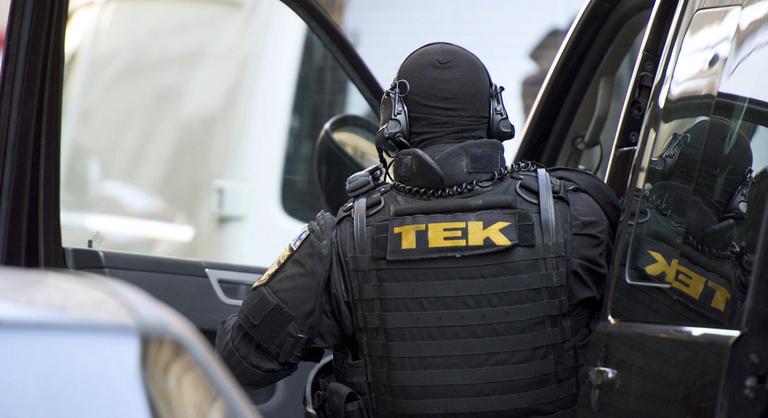 „Úgy foglak kilőni, mint egy vaddisznót” – élő adásban fenyegetőzött a kalocsai férfi, elfogta a TEK