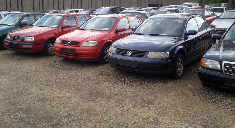 Így lehet okosan használt autót venni: ezeket kell megnézni