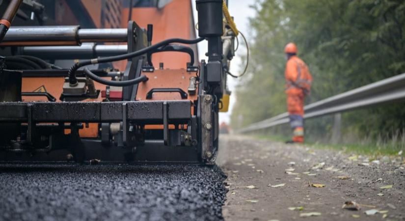 Autósok figyelem! Több helyen is útépítési munkálatok lassítják a forgalmat
