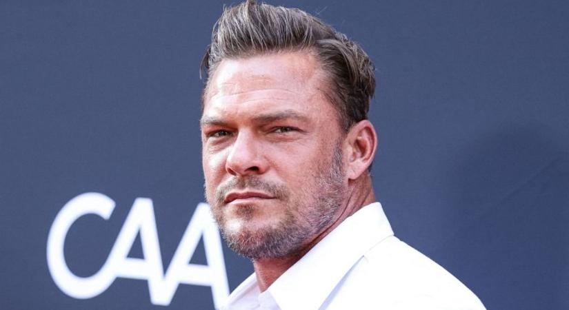 Motorozás miatt robbant ki a balhé: megverte szomszédját a Reacher sztárja (videó)