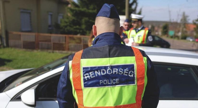 Gázt adott, és megpróbált elmenekülni, de a tamási zsarukat nem tudta lerázni