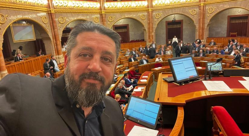 Váratlan fordulat: újabb jelölt lép vissza az április 12-i választás előtt, nem indul a Párbeszéd korábbi politikusa