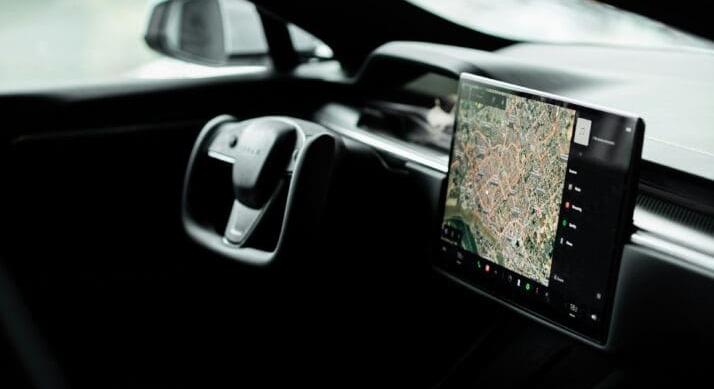 Új szintre léphet az Uber – 1,25 milliárd dolláros robotaxi üzlet készül