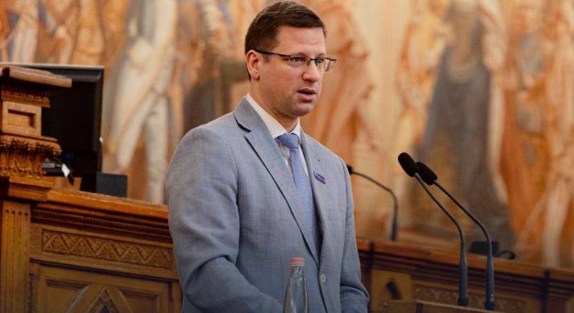 Gulyás Gergely nem érzi úgy, hogy kárt okozott volna „háborús” mondatával a Fidesz kampányának