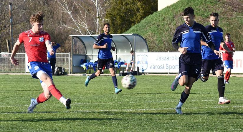 Papírforma és dráma a vármegye II. 15. fordulójában: kilenc góllal nyert a Jászárokszállás, félbeszakadt a mérkőzés Kunhegyesen