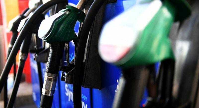 A kormány kedden hirdeti ki az üzemanyag-válsághelyzetet – Mérsékelnék a drágulást