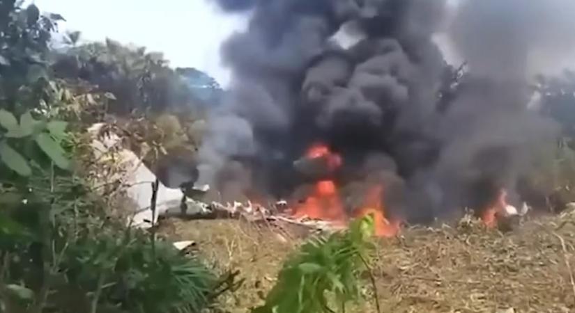 Lezuhant egy katonai repülő Kolumbiában, hatvanhat ember meghalt