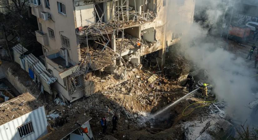 Az izraeli hatóságok szerint iráni rakéták érték el Tel-Avivot