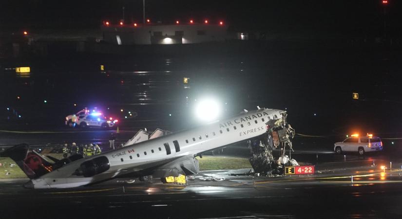 Sokkoló felvétel rögzítette, amint szabályosan megsemmisül a tűzoltóautó, miután letarolja az Air Canada Express járata
