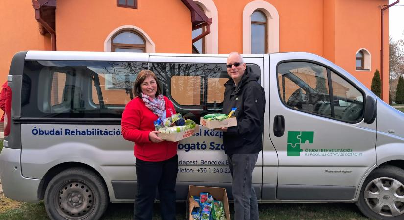 „Hidakat építve emberek és közösségek között” – Rehabilitációs központunk adományokat juttatott el Kárpátaljára
