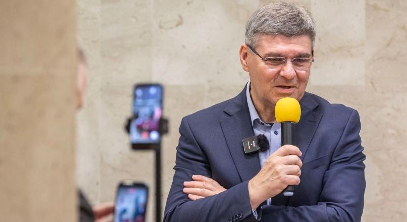 30 év után tért vissza, most teljesen átírná a falu jövőjét – meglepő tervekről beszélt a polgármester!