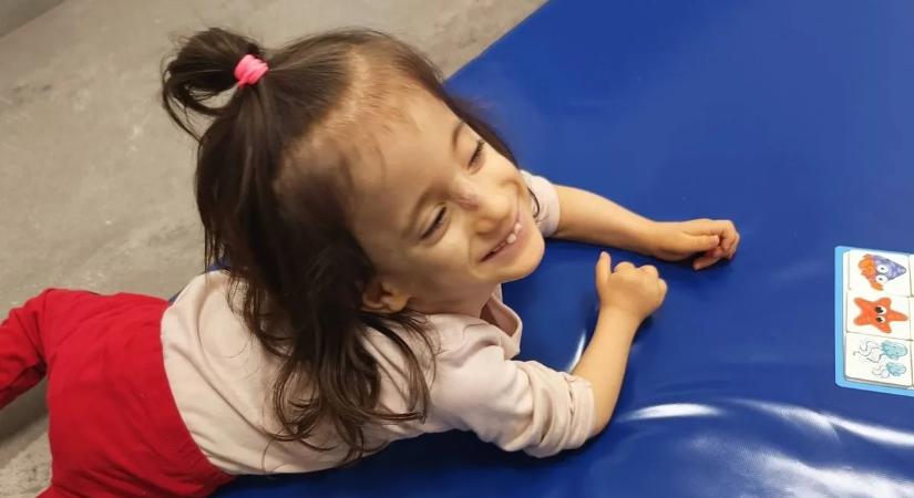 Több millió forint gyűlt össze Emmának, a súlyos beteg kislány kezelésére