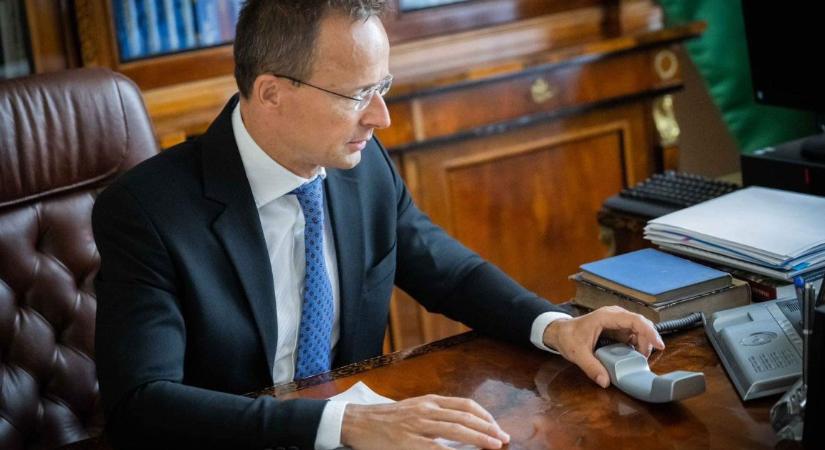 Kémjátszma a kampányban - Senki nem gondolhatja, hogy Szijjártó önállóan cselekeszik