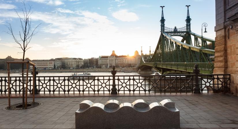 Esztétikus kirekesztés – avagy mi rejlik a Fővám téri padok mögött?