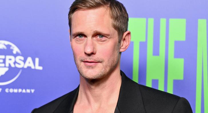 Alexander Skarsgard olyan furcsa felsőben jelent meg a vörös szőnyegen, hogy most mindenki róla beszél