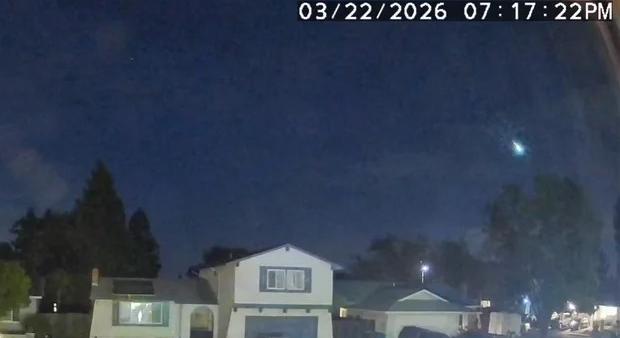 Zöld színű meteor húzott át az égen Kalifornia felett